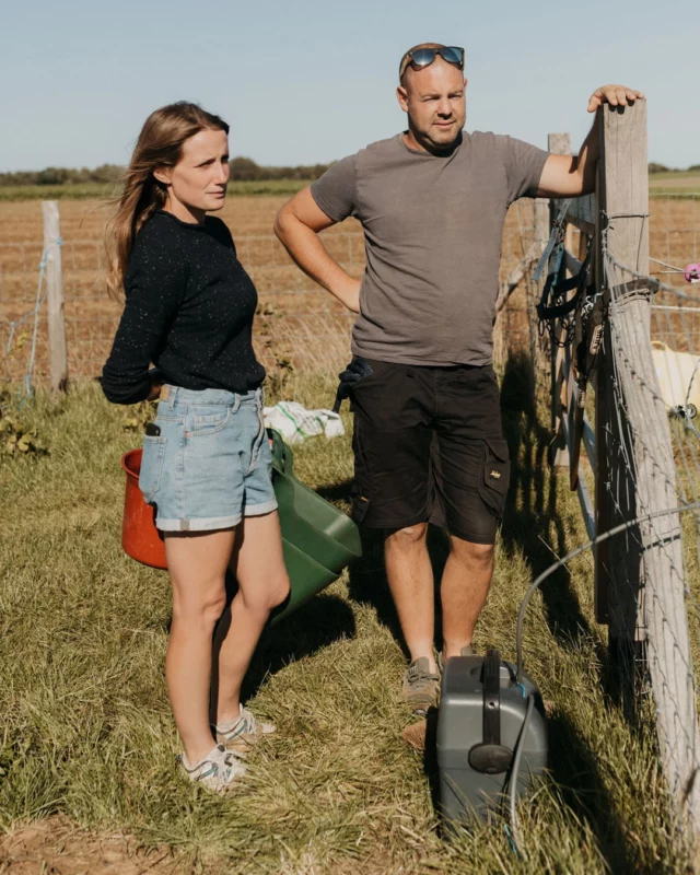 Dans la dream team de Paulette a des Fleurs, il y a aussi notre couteau suisse... Happy you JC ! 🎂🎈

Avec lui, il n’y a pas de problème, que des solutions ! Il n’est certainement pas inconnu de tout le monde… C’est aussi celui qui partage ma vie depuis 13 ans maintenant. 🫶

C’est de loin la personne la plus courageuse que je connaisse. Et aujourd’hui, il fête ses 35 ans ! 🥳

Je te souhaite encore autant d’années de bonheur avec notre petite team, mais surtout… De continuer à réaliser chacun de tes rêves. ♥️

Pauline.

#fleurslocales #boutiquefleurie #fleursdesaison #fleuristebelgique #floriculturebelgique #slowflowersbelgique #pauletteadesfleurs