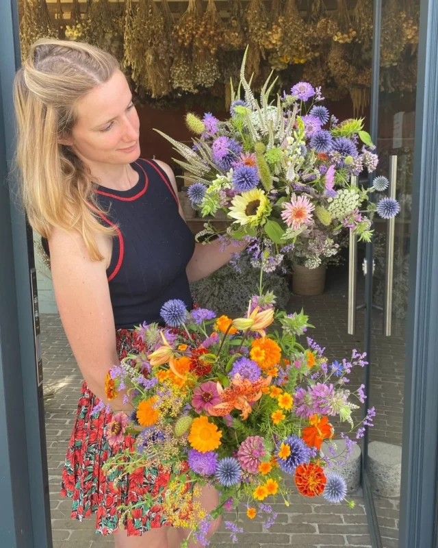 Team couleurs vives ou team douceur pastel ? 🎨💐

#fleurslocales #boutiquefleurie #fleursdesaison #fleuristebelgique #floriculturebelgique #slowflowersbelgique #pauletteadesfleurs"
