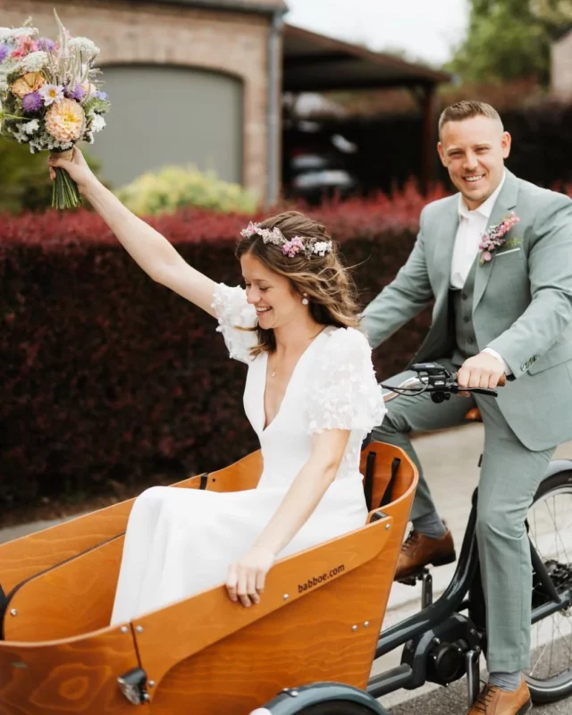 Des fleurs, des fleurs et encore des fleurs 🌸 pour votre jour J ! 🥰💍

Vous préparez votre mariage ? Parlez-nous de votre univers via notre formulaire de contact sur 🔗 pauletteadesfleurs.be ou au 📞 +32(0)471 07 28 71.

#fleursdemariage #fleurslocales #boutiquefleurie #fleursdesaison #fleuristebelgique #floriculturebelgique #slowflowersbelgique #pauletteadesfleurs